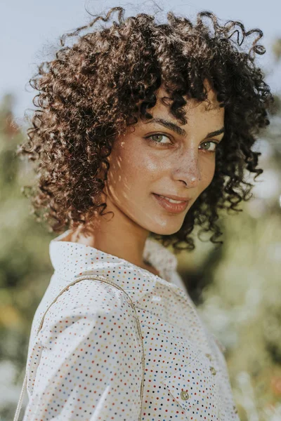 Retrato Uma Mulher Bonita — Fotografia de Stock