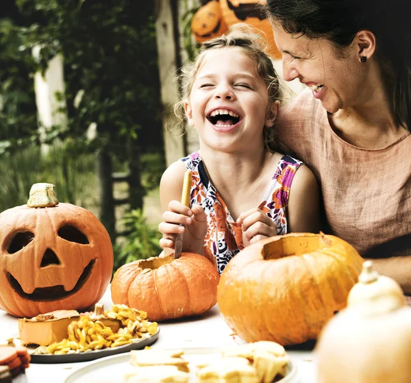 Young Cheerful Girl Carving Pumpkins Her Mom — Stock Photo, Image