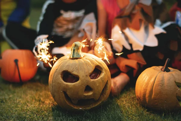 Маленькие Дети Хэллоуинской Вечеринке — стоковое фото