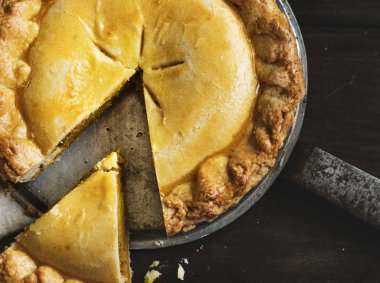 Balkabağı turtasına yaklaş.