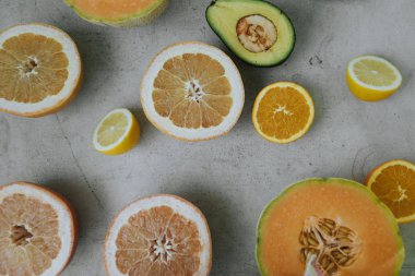 Taze kesilmiş meyve düz lay