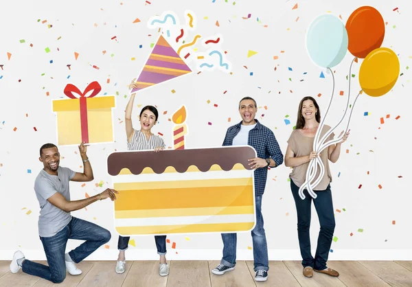 Felice Diverse Persone Che Tengono Torta Compleanno — Foto Stock