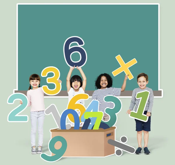 Παιδιά Σχολικής Μάθησης Των Μαθηματικών Αριθμούς — Φωτογραφία Αρχείου