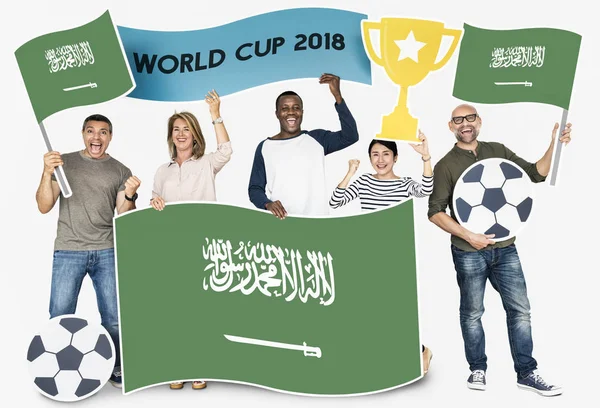 Diversos Fãs Futebol Segurando Bandeira Arábia Saudita — Fotografia de Stock