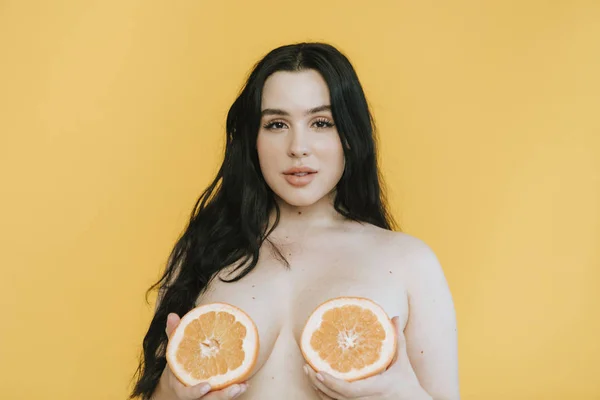 Mujer Curvas Con Tetas Frutas —  Fotos de Stock