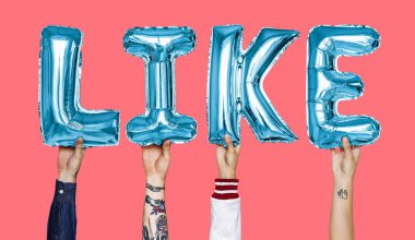 Mavi alfabe helyum balonları gibi metin şekillendirme