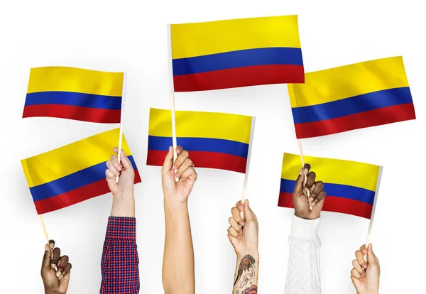 挥舞着哥伦比亚国旗的手 — 图库照片