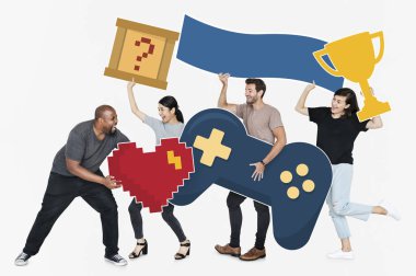 Oyun simgeleri tutan oynak farklı kişi