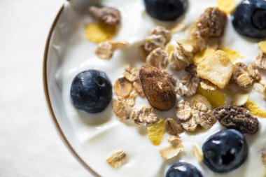 Kase Yoğurt bluberries ve granola
