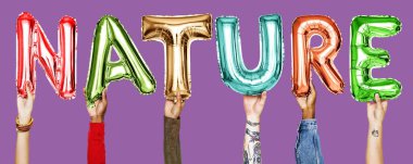 Balonlar kelime gösteren eller