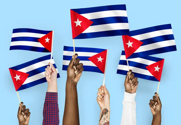 Mani Che Sventolano Bandiere Cuba — Foto Stock