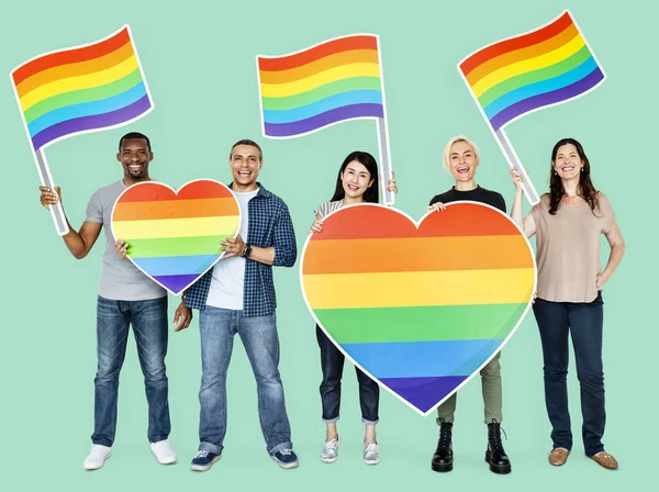 Pessoas Diversa Feliz Segurando Lgbt Corações — Fotografia de Stock