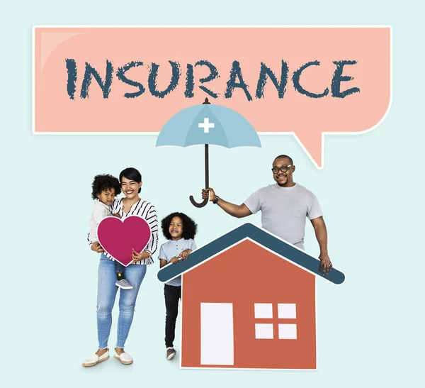Lycklig Familj Med Hemförsäkring — Stockfoto