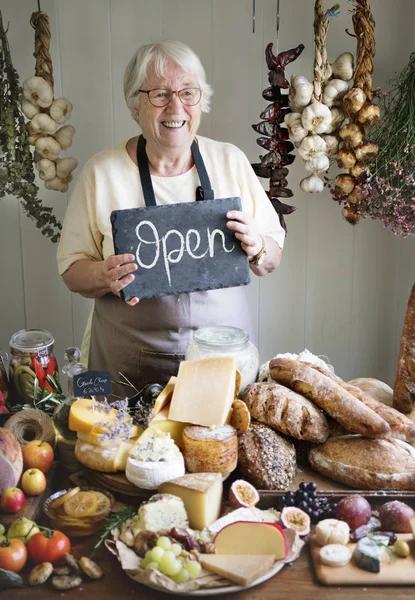 Donna Anziana Che Vende Prodotti Biologici Gourmet Una Gastronomia — Foto Stock