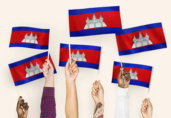 Ręce Wymachując Flagami Kambodży — Zdjęcie stockowe