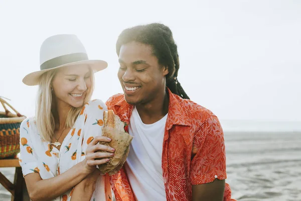 Pareja Una Cita Romántica Playa —  Fotos de Stock