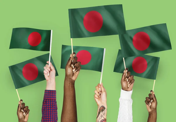 Ruce Mávali Vlajkami Bangladéše — Stock fotografie