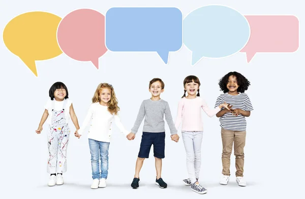 Gruppo Bambini Diversi Con Bolle Vocali Vuote — Foto Stock