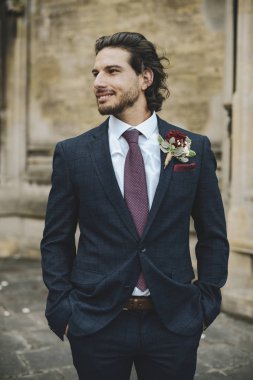 Yakışıklı Damat Düğün gününde