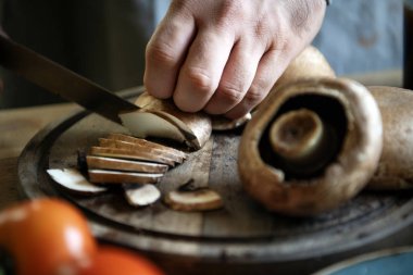 Portobello mantar Dilimleme adam
