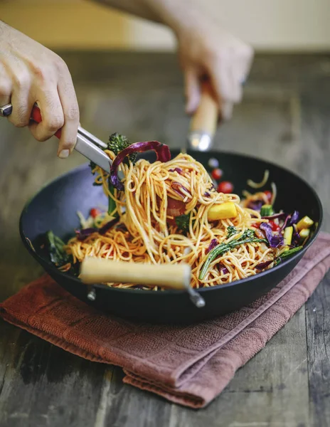 Mieszać Smażone Spaghetti Ekologicznych Warzyw — Zdjęcie stockowe