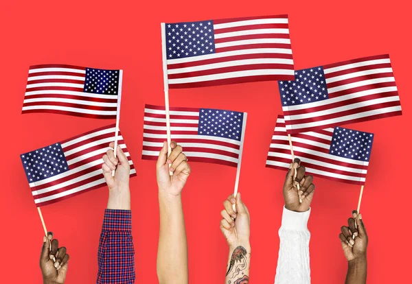 Manos Ondeando Banderas Los Estados Unidos — Foto de Stock