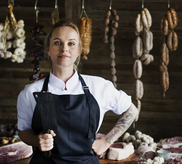 Macellaio Donna Che Vende Carne Una Macelleria Idea Ricetta Fotografia — Foto Stock