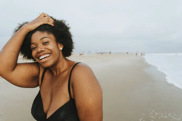 Hermosa Mujer Afroamericana Talla Grande Playa —  Fotos de Stock