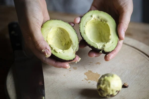 Fresh Cut Avocado Kitchen — Stock Photo, Image