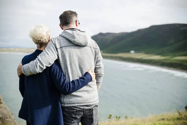 Senior Couple Watching Ocean — Stock Photo, Image