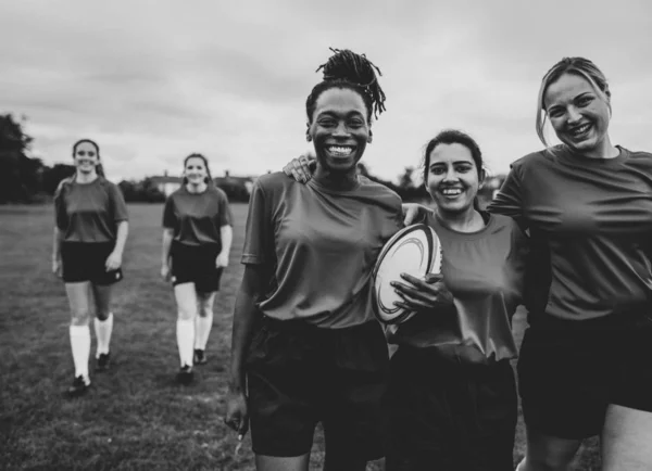 Glad Rugbyspelare Promenader Tillsammans — Stockfoto