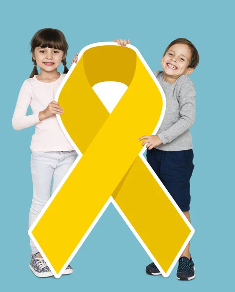 Bambini Con Nastri Oro Che Sostengono Consapevolezza Del Cancro Infantile — Foto Stock