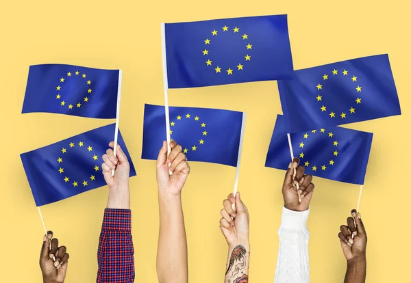 Les Mains Brandissant Les Drapeaux Union Européenne — Photo