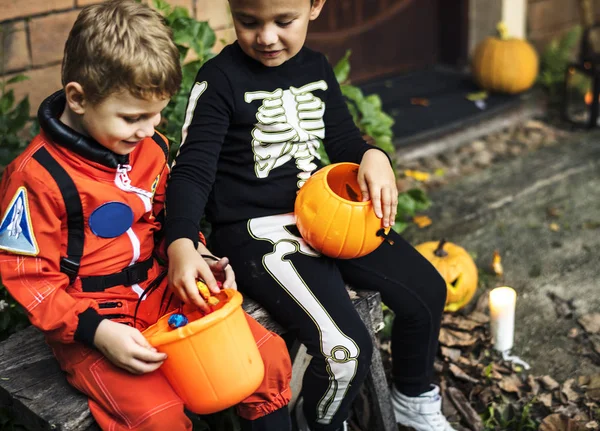 Małe Dzieci Halloween Party — Zdjęcie stockowe