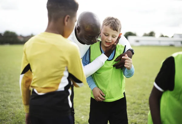 Treinador Futebol Com Seus Alunos — Fotografia de Stock