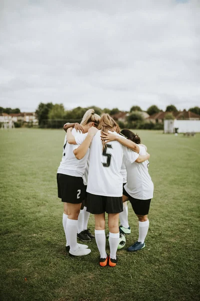 Team Van Voetbal Huddling Voor Een Wedstrijd — Stockfoto