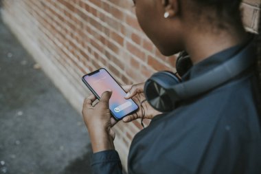 Telefon görüşmesi toplama kadın