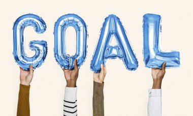 Metin hedef oluşturan mavi alfabe helyum balonları