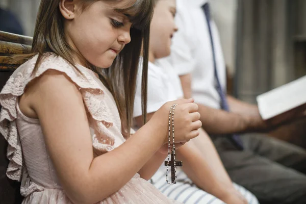 Little Catholic Girl Praying Rosary Her Hands — Stock Photo, Image