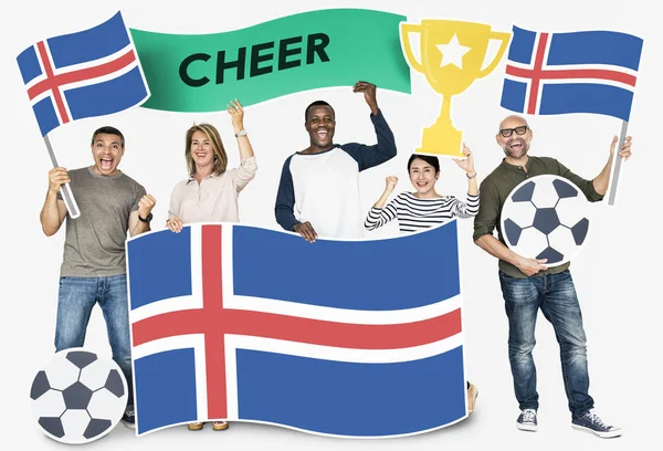 Diversos Aficionados Fútbol Con Bandera Islandia —  Fotos de Stock