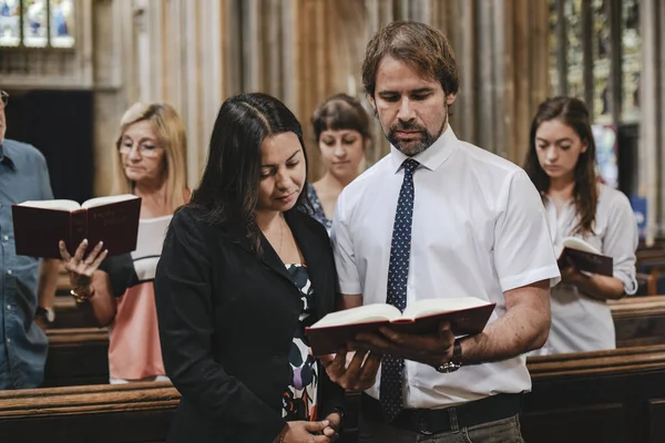 Congregation Singing Psalms — Stock Photo, Image