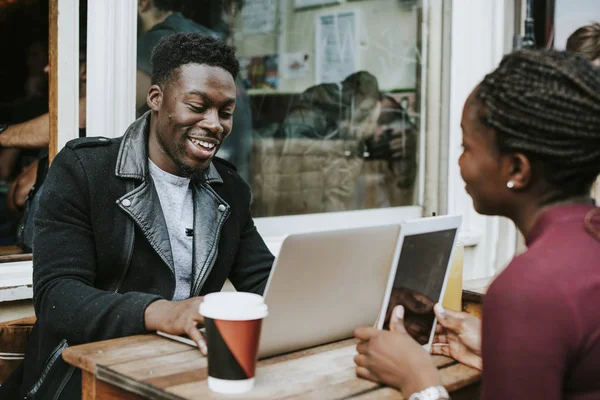 Unternehmer Arbeiten Aus Der Ferne Einem Café — Stockfoto