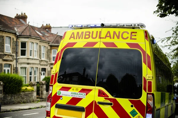 Una Ambulancia Británica Respondiendo Una Situación Emergencia — Foto de Stock