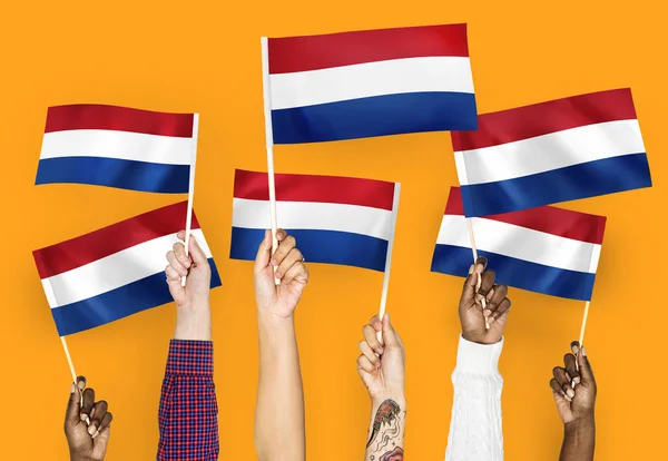 Manos Ondeando Banderas Los Países Bajos — Foto de Stock