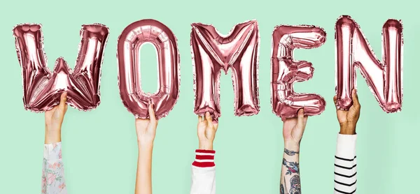 Kadınlar balon kelime gösteren eller