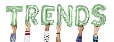 Metin Trendler oluşturan yeşil alfabe helyum balonları