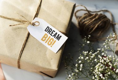 Rüya büyük etiketi ile mevcut kutusu