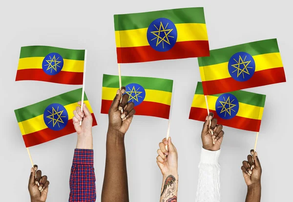 Ruce Mávali Vlajkami Etiopie — Stock fotografie