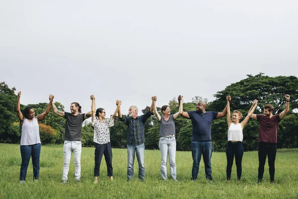 Happy Diverse People Holding Hands Park — Stock Photo, Image
