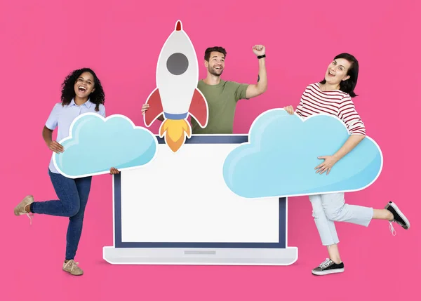 Cloud Storage Und Innovation Concept Shooting Mit Einer Rakete Ikone — Stockfoto